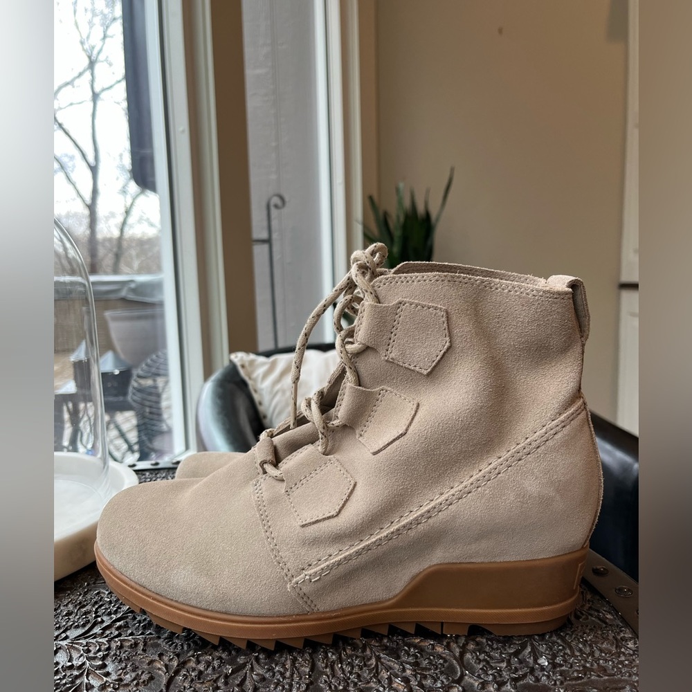 ✨NEW SOREL EVIE WEDGE LACE BOOTS ANCIENT FOSSIL CREAM 9.5